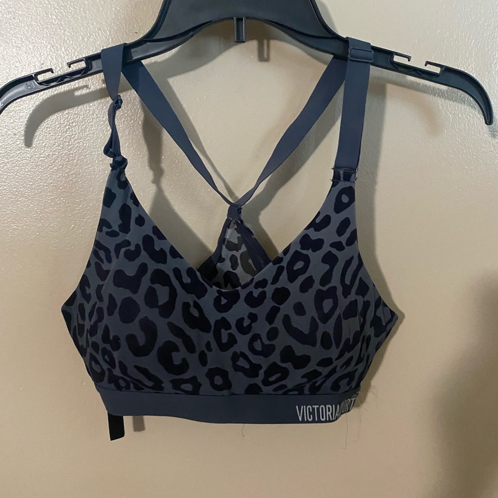 Victoria’s Secret sports bra lightly lined 34B